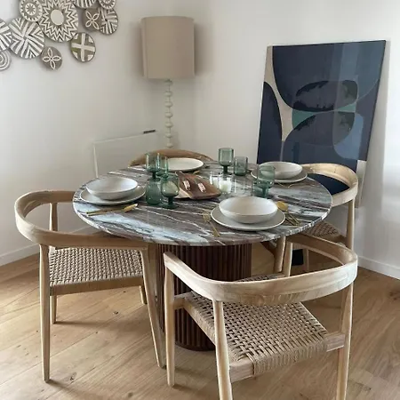 Elegant 2br With Terrace Apartment *
