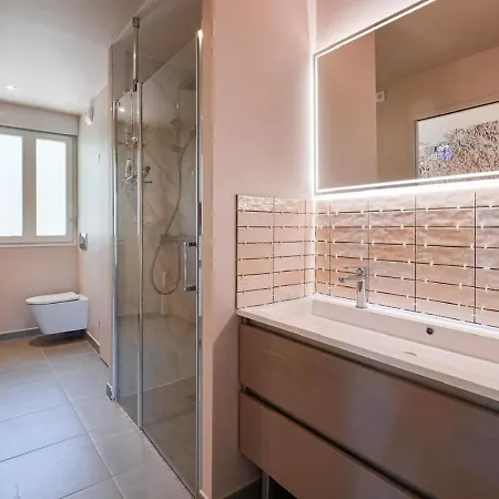 Elegant 2br With Terrace