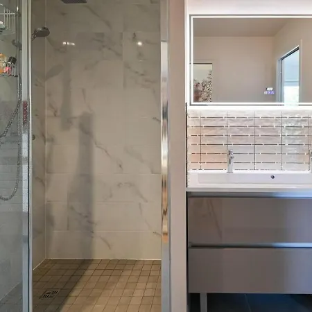 Elegant 2br With Terrace Apartment *
